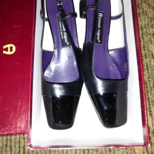 Black Patent Leather Mid-Heels